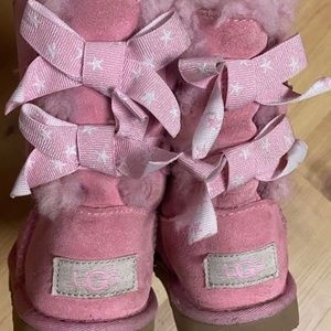 UGG Kids Girls Pink Snow Boots w/Star Bows Size 12 Bailey Bows Winter Cold